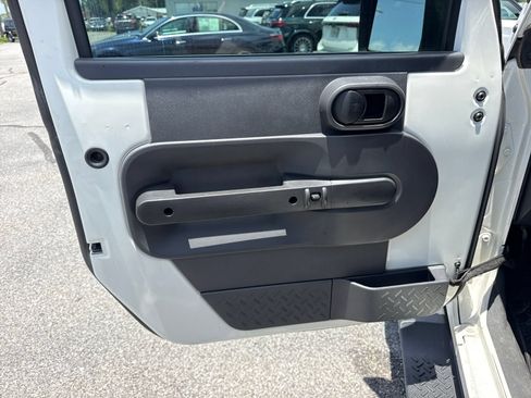 Used 2009 Jeep Wrangler X AWD/4WD image 23