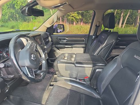 Used 2019 RAM 1500 Laramie AWD/4WD image 10