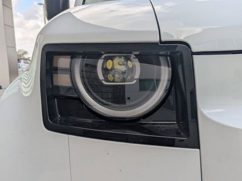 New 2026 Land Rover Defender 110 X-Dynamic SE image 11