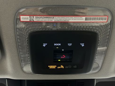 Used 2024 Toyota Prius XLE AWD/4WD image 33