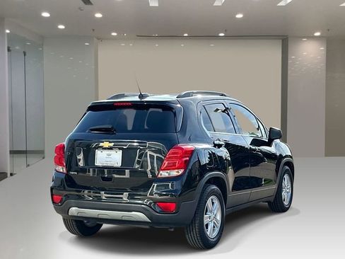Used 2018 Chevrolet Trax LT w/ Sun & Sound Package FWD image 4