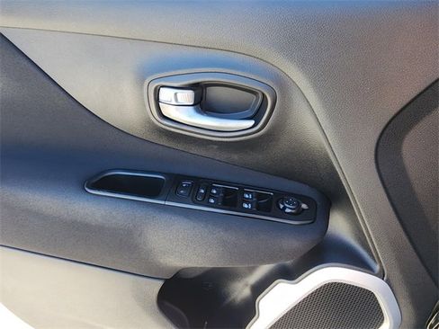 Used 2020 Jeep Renegade Latitude w/ Cold Weather Group image 13