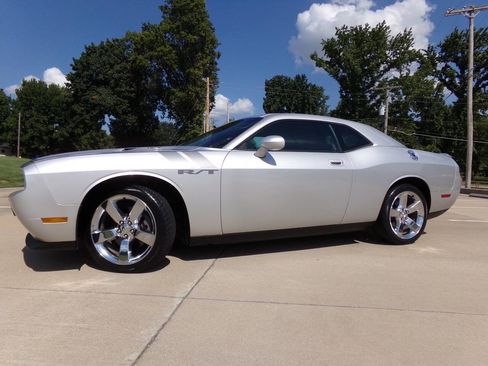 Used 2010 Dodge Challenger R/T w/ Sound Group image 15