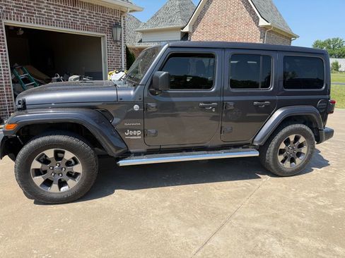 Used 2019 Jeep Wrangler Unlimited Sahara AWD/4WD image 7