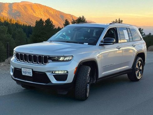 Used 2023 Jeep Grand Cherokee 4WD 4xe image 4