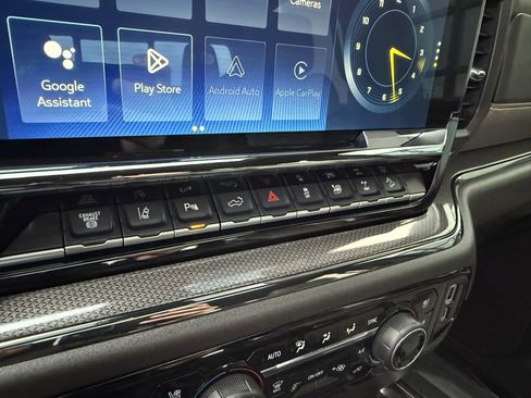 Used 2025 Chevrolet Silverado 2500 ZR2 w/ Technology Package image 31