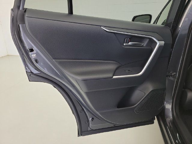 Used 2019 Toyota RAV4 XLE FWD image 16