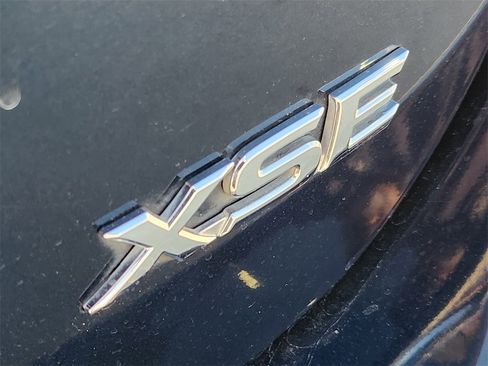 Used 2018 Toyota Camry XSE image 12