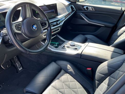 Used 2024 BMW X7 xDrive40i w/ M Sport Package image 3