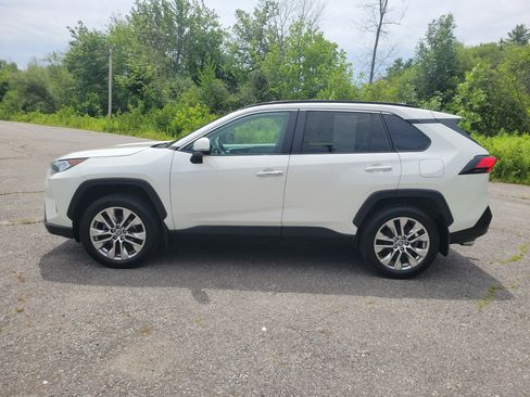 Used 2021 Toyota RAV4 Limited AWD/4WD image 8