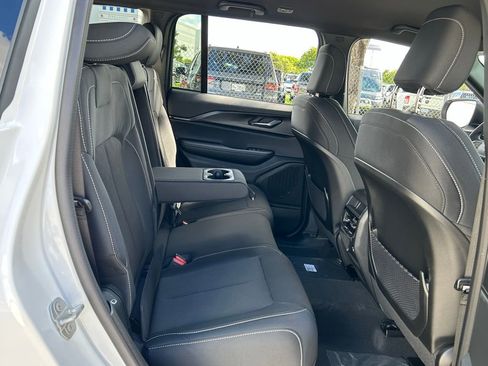 New 2025 Jeep Grand Cherokee Laredo image 33