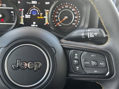 Certified 2025 Jeep Gladiator Willys image 26