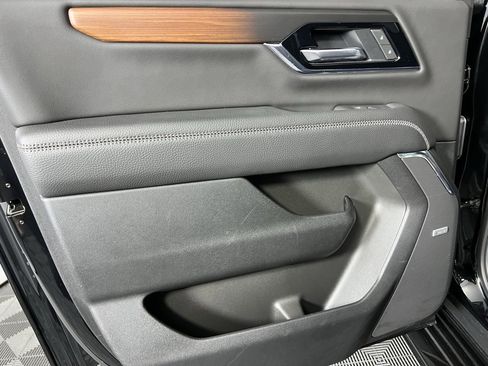 Used 2025 GMC Yukon XL Denali image 28