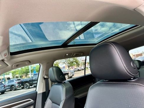 Certified 2023 Volkswagen Atlas SE w/ Panoramic Sunroof Package AWD/4WD image 15