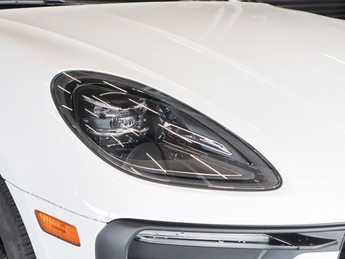 Used 2025 Porsche Macan image 28