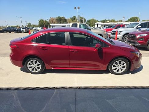 Used 2025 Toyota Corolla LE FWD image 5
