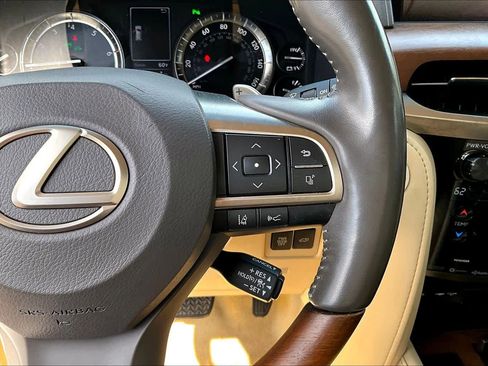 Used 2021 Lexus LX 570 4WD w/ Luxury Package image 28