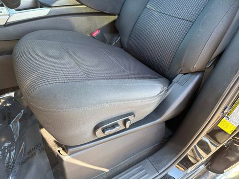 Used 2012 Nissan Titan SV w/ SV Value Truck Pkg image 18