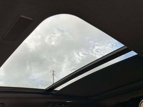 Used 2025 Chevrolet Tahoe High Country image 11