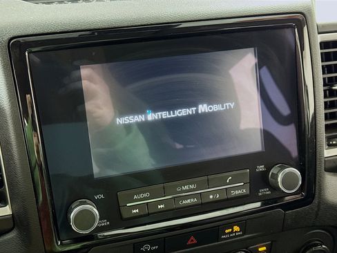 Used 2024 Nissan Frontier SV image 17