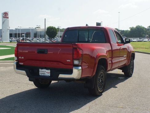 Used 2018 Toyota Tacoma SR5 AWD/4WD image 20