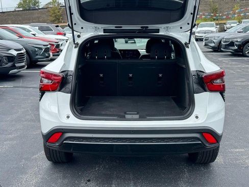 Used 2025 Chevrolet Trax RS w/ Sunroof Package FWD image 5