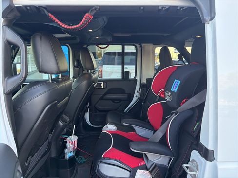 Used 2024 Jeep Wrangler Unlimited Rubicon image 8