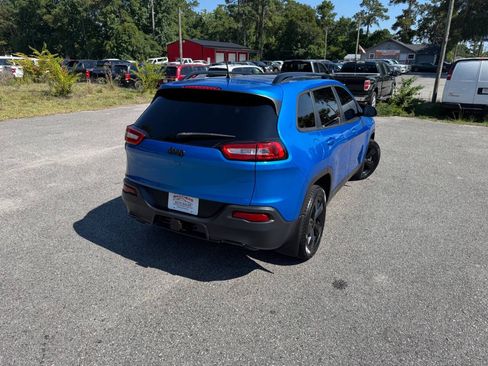 Used 2018 Jeep Cherokee Latitude w/ Altitude Package FWD image 15