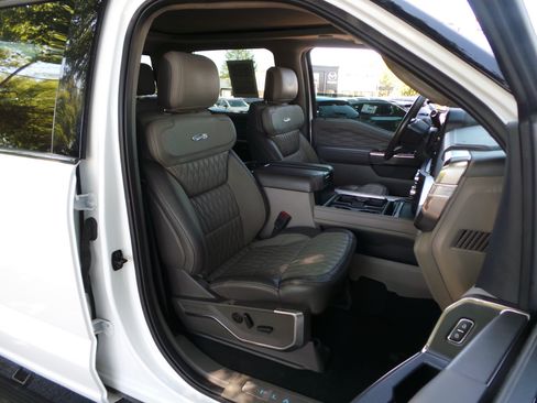 Used 2025 Ford F250 Platinum w/ Platinum Plus Package AWD/4WD image 24