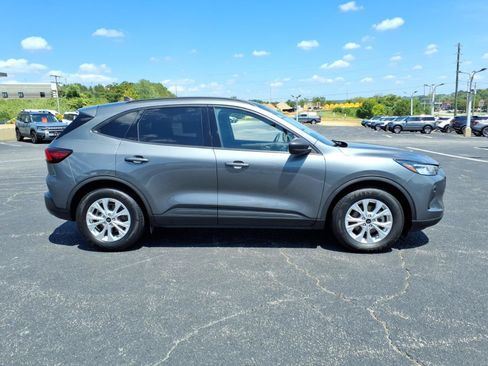Certified 2025 Ford Escape Active w/ Cold Weather Package FWD image 9