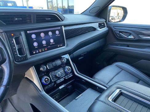 Used 2021 GMC Yukon Denali w/ Denali Premium Package image 25