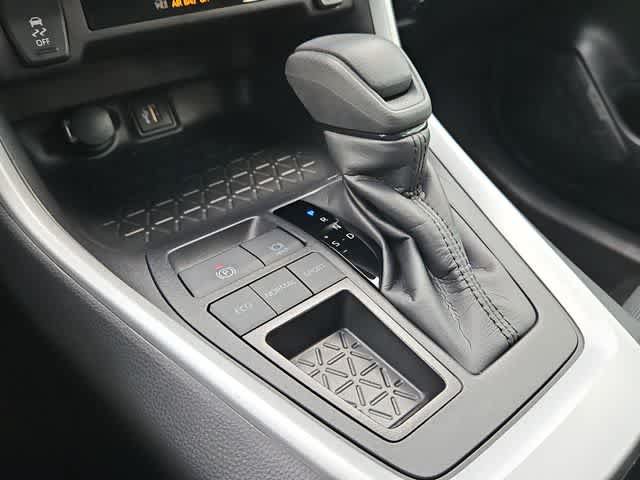 Certified 2025 Toyota RAV4 LE FWD image 25