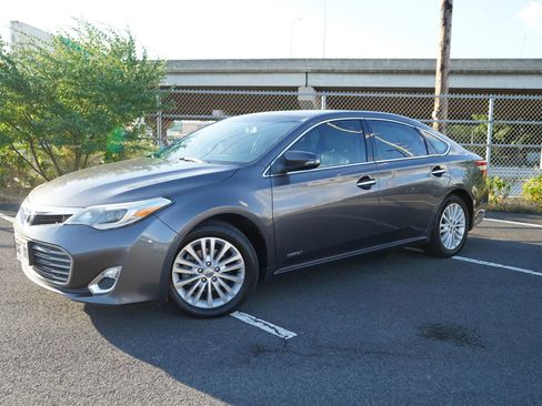 Used 2014 Toyota Avalon Limited image 3