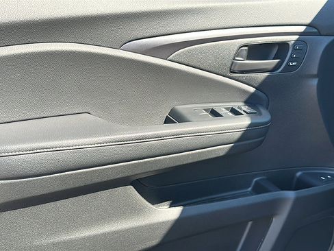 Used 2023 Honda Passport EX-L image 16