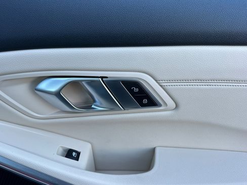 Used 2021 BMW 330i xDrive Sedan w/ Convenience Package image 18