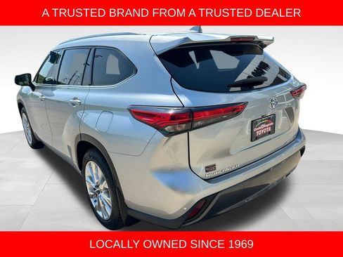 Certified 2021 Toyota Highlander Limited AWD/4WD image 3