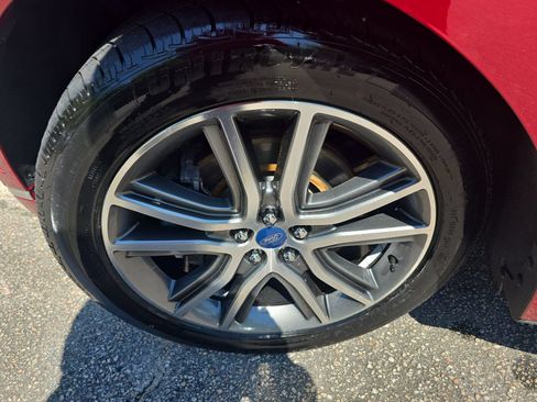 Used 2019 Ford Edge Titanium w/ Equipment Group 301A AWD/4WD image 33
