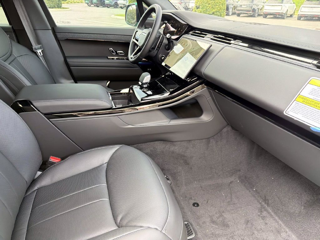New 2027 Land Rover Range Rover Sport Dynamic SE AWD/4WD image 10