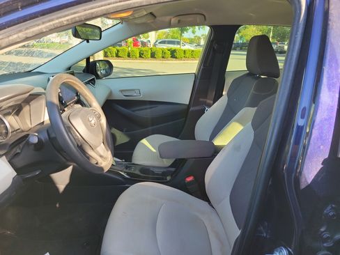 Used 2021 Toyota Corolla LE image 30