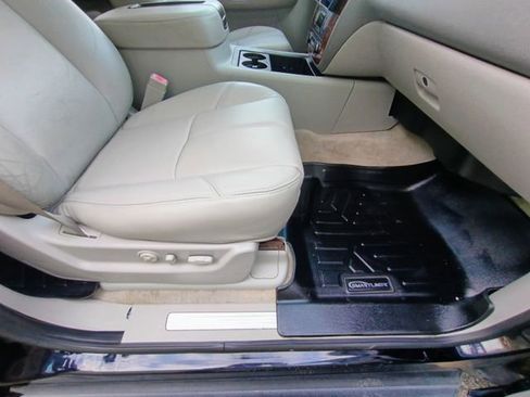 Used 2007 Chevrolet Suburban 2500 LT w/ LT Preferred Equipment Group image 40