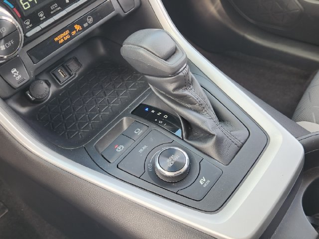 Used 2020 Toyota RAV4 XLE w/ Convenience Package AWD/4WD image 16