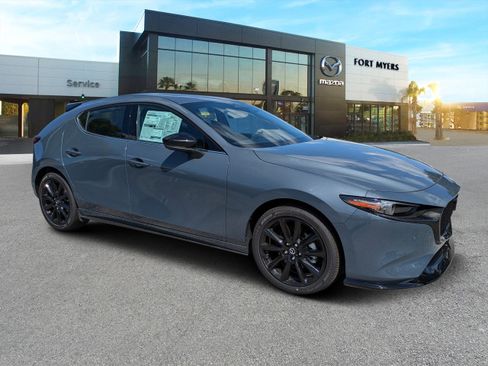 New 2025 MAZDA MAZDA3 Hatchback w/Premium Plus Pkg image 2