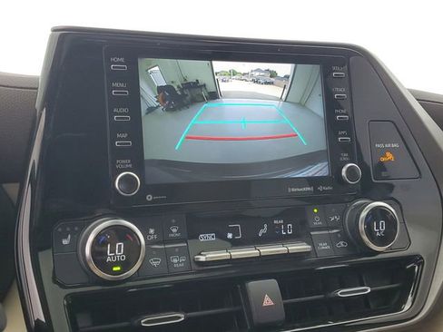 Used 2022 Toyota Highlander XLE image 31