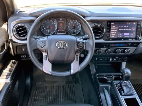 Used 2022 Toyota Tacoma TRD Off-Road w/ TRD Premium Off Road Package image 5