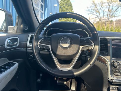 Used 2018 Jeep Grand Cherokee Limited image 9
