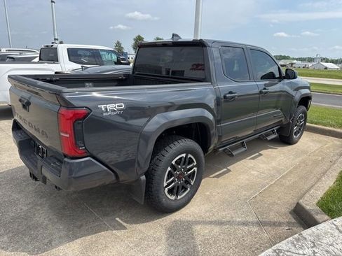 Used 2025 Toyota Tacoma TRD Sport AWD/4WD image 8