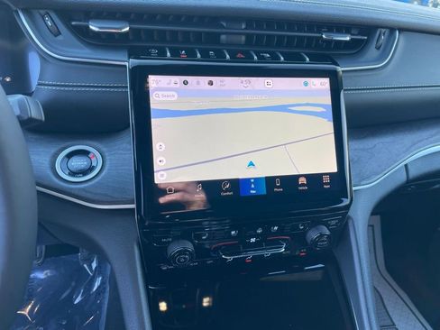 Used 2024 Jeep Grand Cherokee L Limited w/ Luxury Tech Group II AWD/4WD image 13