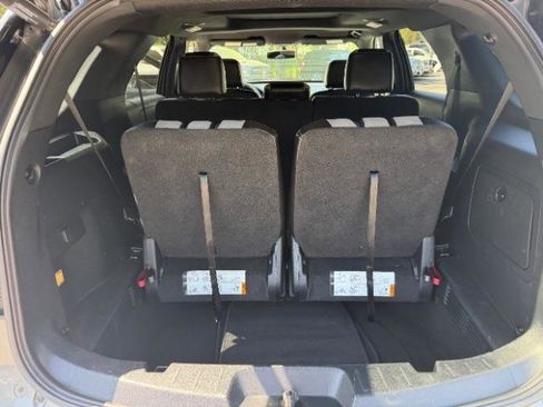 Used 2017 Ford Explorer XLT w/ Equipment Group 202A image 37