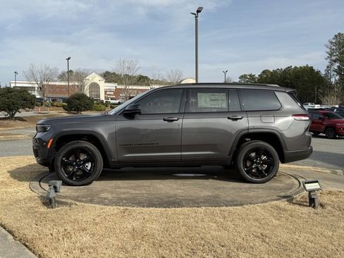 New 2025 Jeep Grand Cherokee L Altitude image 4