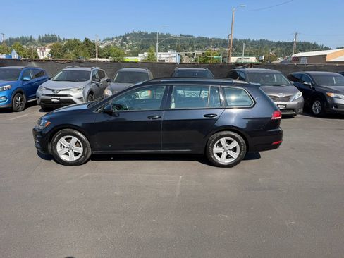 Used 2018 Volkswagen Golf SE FWD image 8